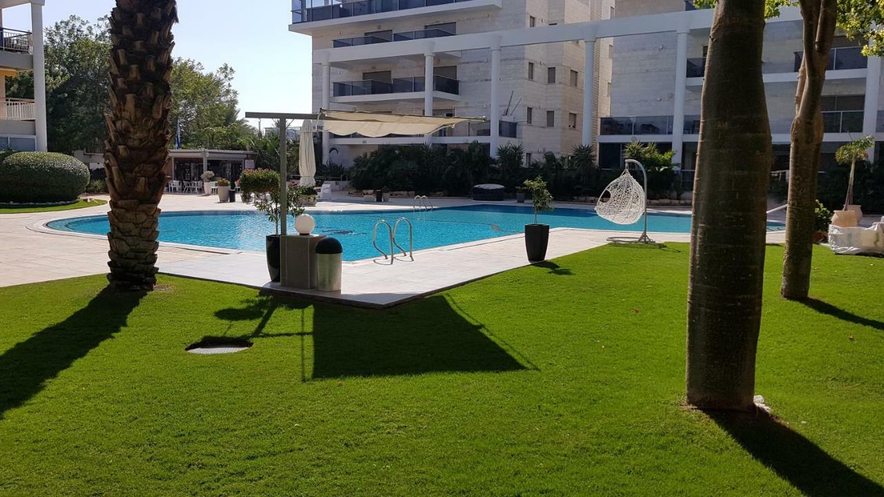 דירת גן פונה לבריכה - Pool Garden View Eilat Daire Dış mekan fotoğraf