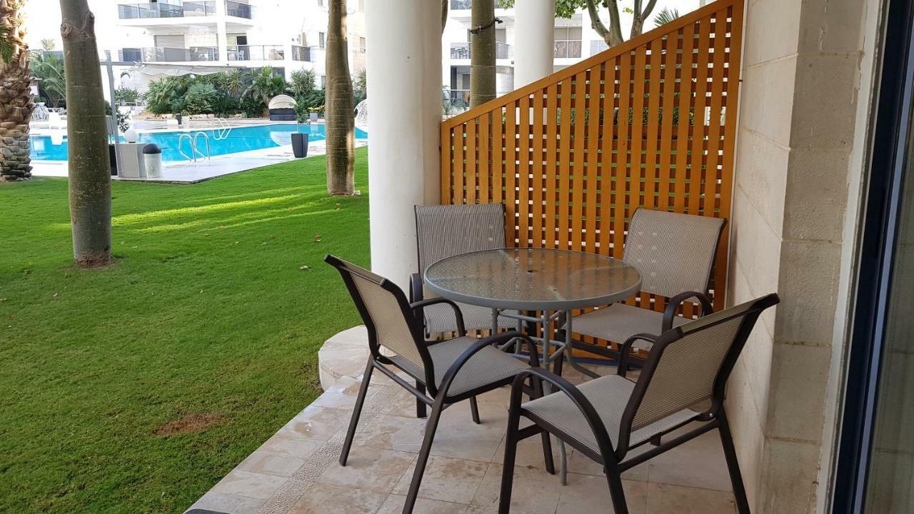 דירת גן פונה לבריכה - Pool Garden View Eilat Daire Dış mekan fotoğraf