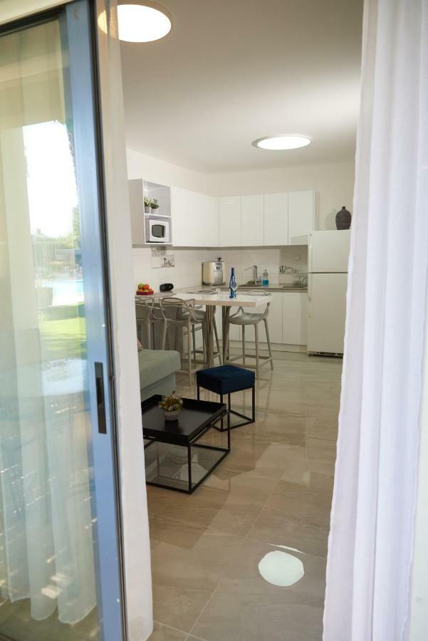 דירת גן פונה לבריכה - Pool Garden View Eilat Daire Dış mekan fotoğraf