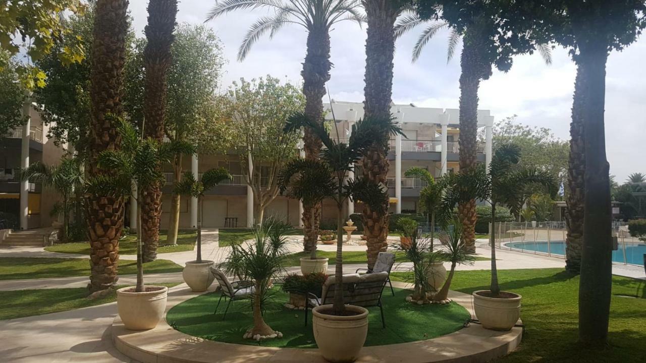 דירת גן פונה לבריכה - Pool Garden View Eilat Daire Dış mekan fotoğraf